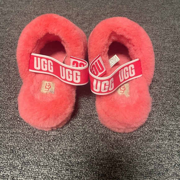 UGG Fluff Yeah slippers - size 7 women’s - Picture 3 of 5